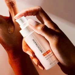 NeoStrata Enlighten Illuminating Serum -Cosmetics Store Neostrata Enlighten Illuminating Serum Hand