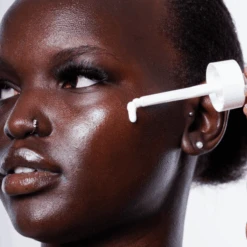 Hello Sunday The One That's A Serum SPF50 11 Hello Sunday The One That's A Serum SPF50 -Cosmetics Store TheOneThat sASerum HydratingSPFSerum ModelApplication