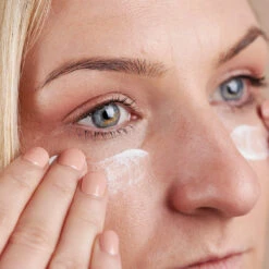 Medik8 Cream Cleanse -Cosmetics Store cream cleanse application