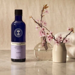 Neal's Yard Remedies Rejuvenating Frankincense Toner -Cosmetics Store neals yard remedies rejuvenating frankincense toner 200ml 37336978555100 1800x1800 7092dbdc 811c 4680 8227 ab0aad371a79