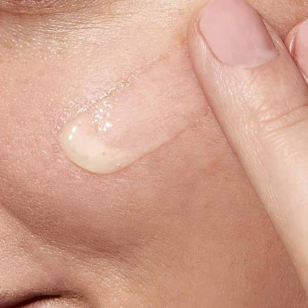 CeraVe Resurfacing Retinol Serum With Ceramides & Niacinamide For Blemish-Prone Skin 30ml 4 CeraVe Resurfacing Retinol Serum With Ceramides & Niacinamide For Blemish-Prone Skin 30ml - Image 2